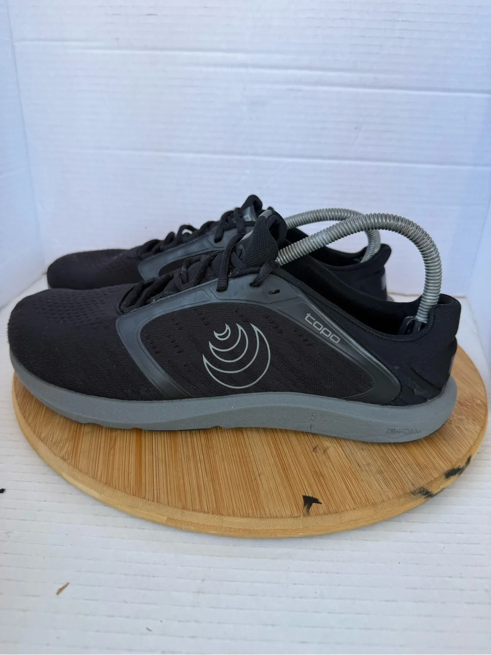 Topo Athletic ST-5 Men 9.5 Sneakers Minimalist Black Charcoal Lace Running Shoes